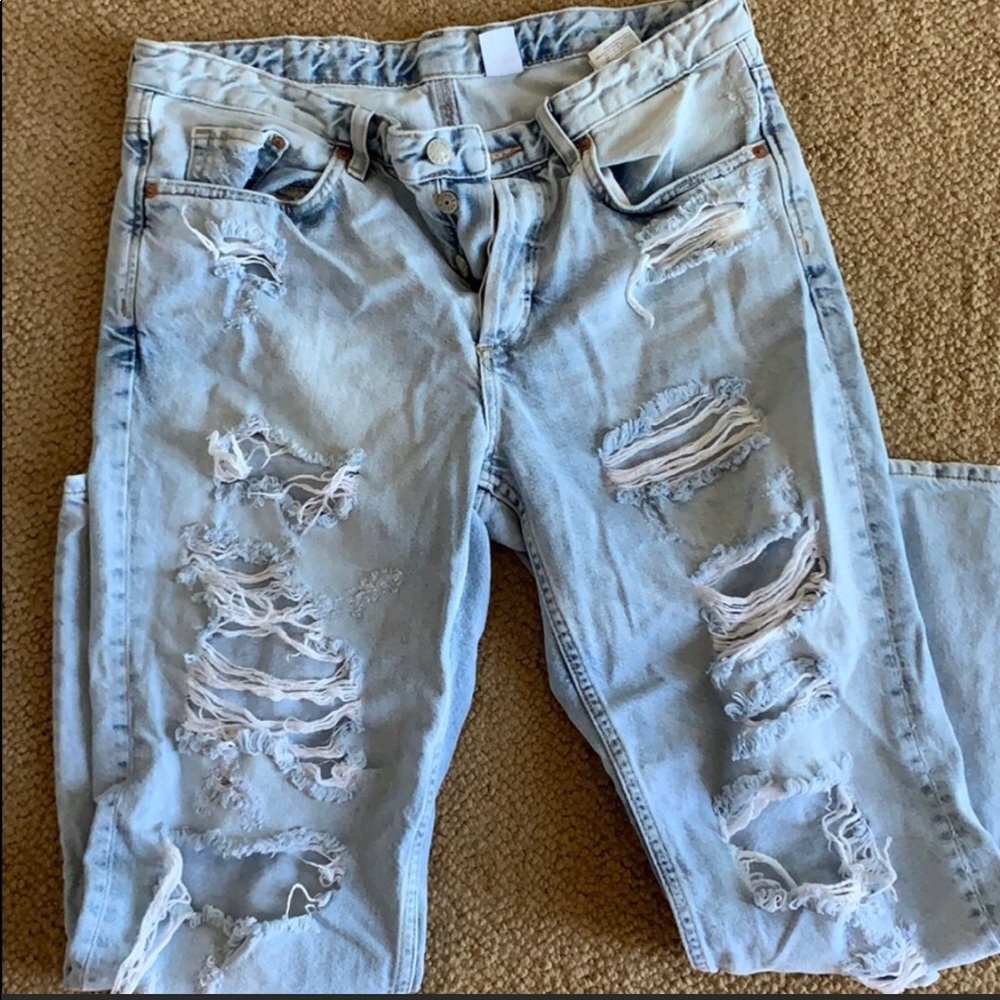 Distressed H&M Boyfriend Light Wash Jeans size 28